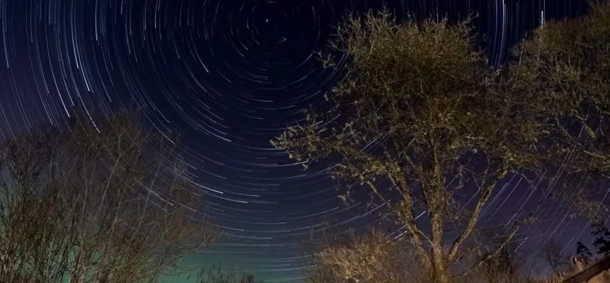 Bild som illustrerar Fotoutst Llning Startrails O Norrsken 2