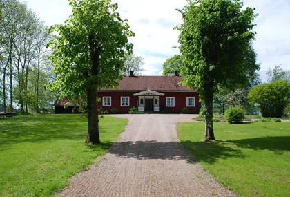 At Sandvik’s summer café, home-baked goods are offered right by Fegen’s beach