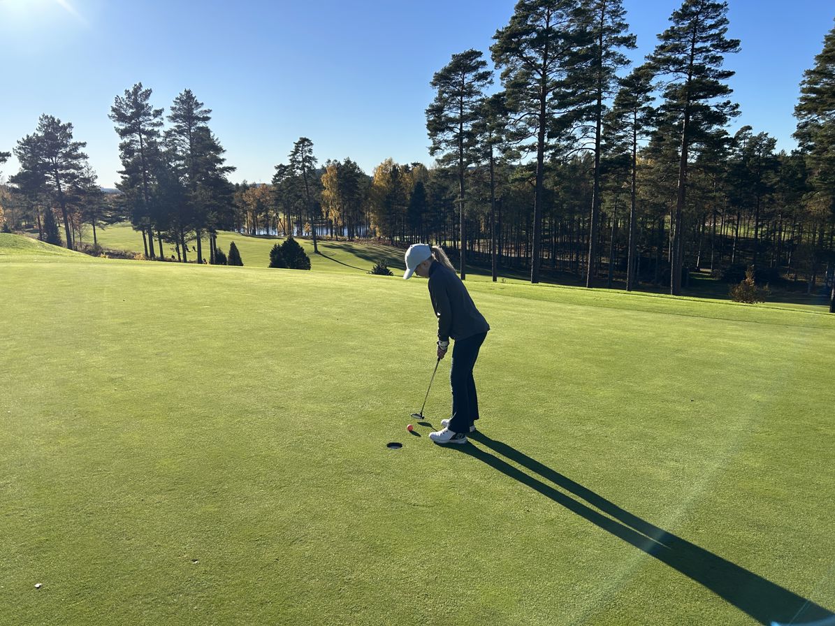 Bild som illustrerar Golfhäng på höstlovet för tjejer