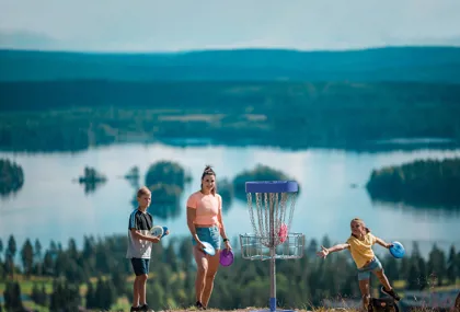 Utmana familj och vänner på äventyrsgolf och discgolf